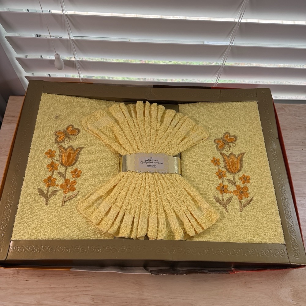 Vintage 70s Golden Crown Decorative Towel & Wash Cloths Set NOS Yellow Floral